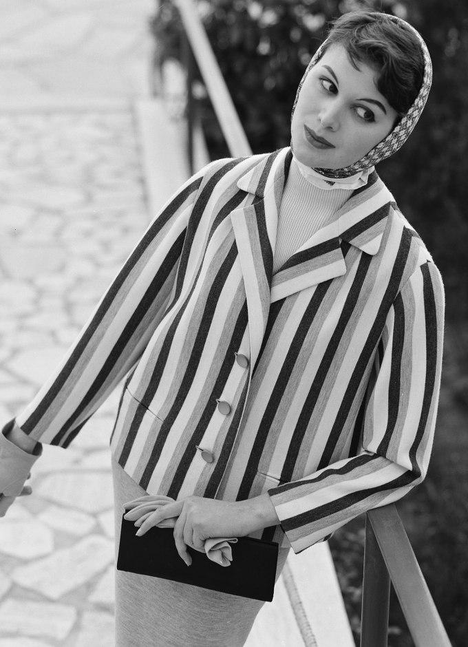 Monochrome photography of a fashion model wearing a Blazer