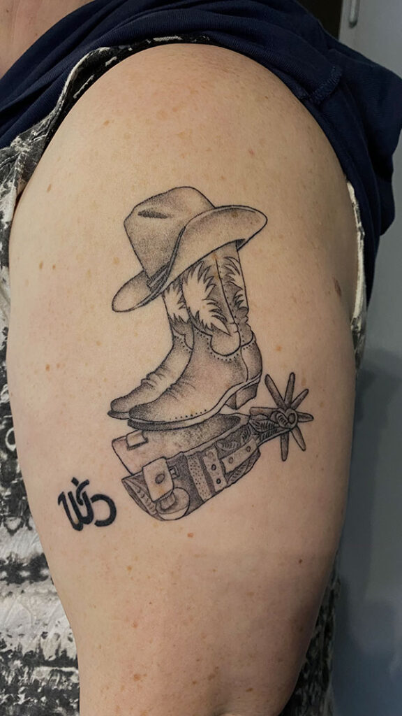 Cowboystiefel und Spore Tattoo