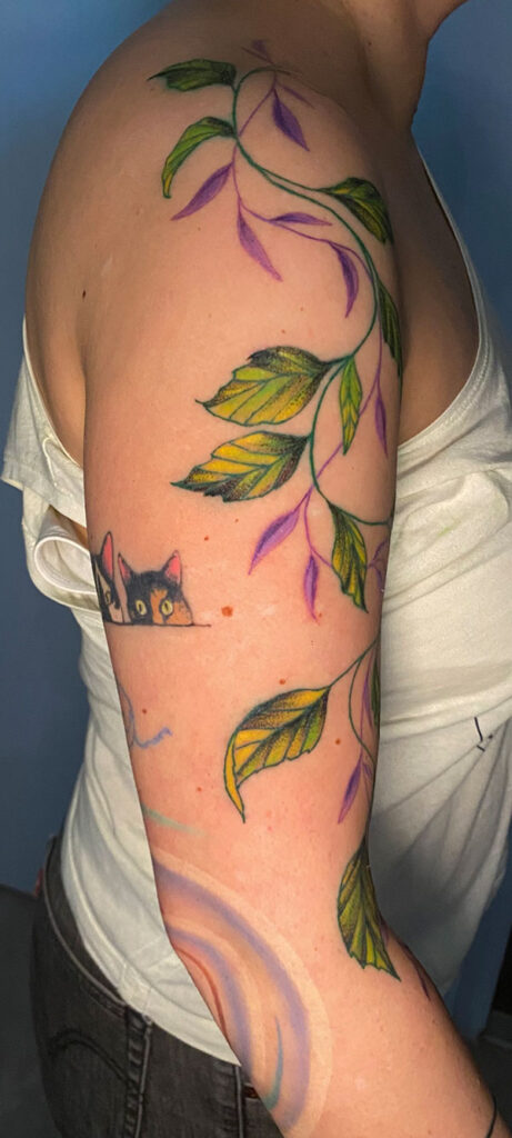 Farbige Ranke am Arm