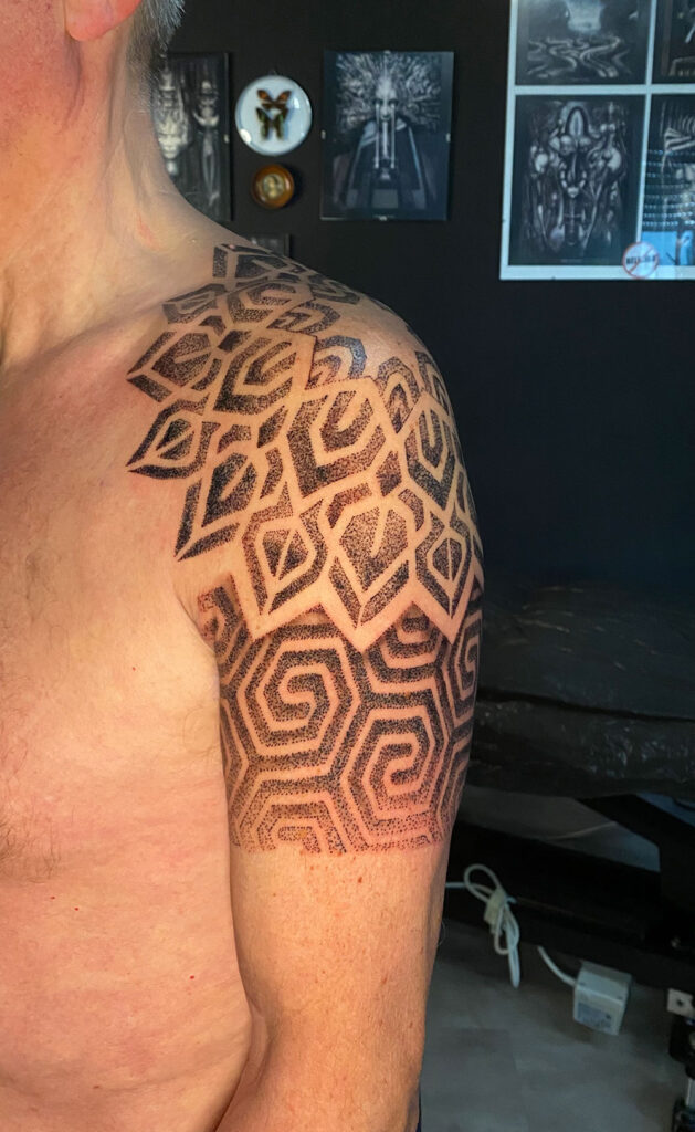 Mandala Tattoo Schulter