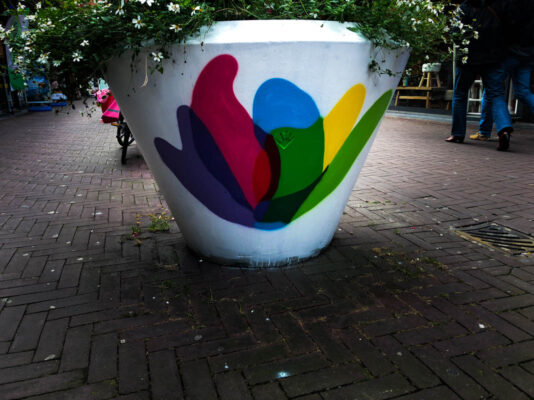 Graffiti objecten bloembak zwolle