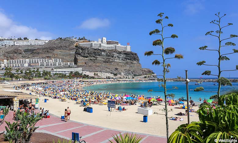 Playa de Amadores strand