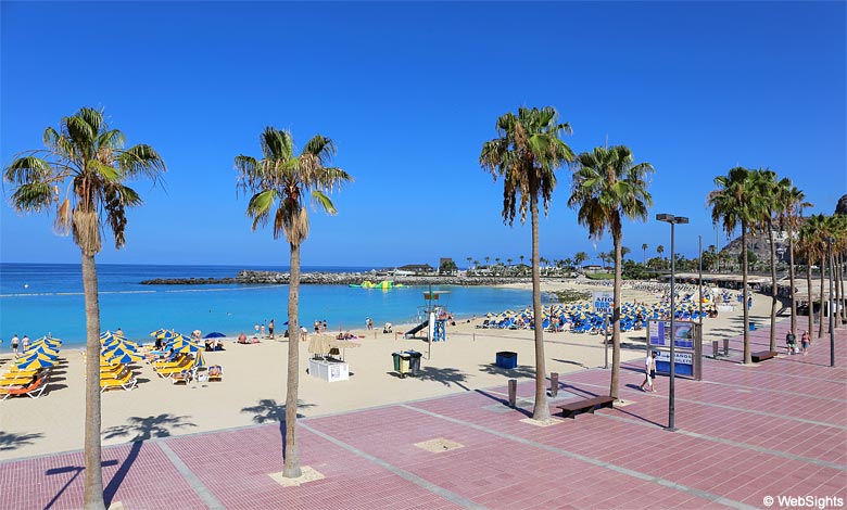 Playa de Amadores Promenade