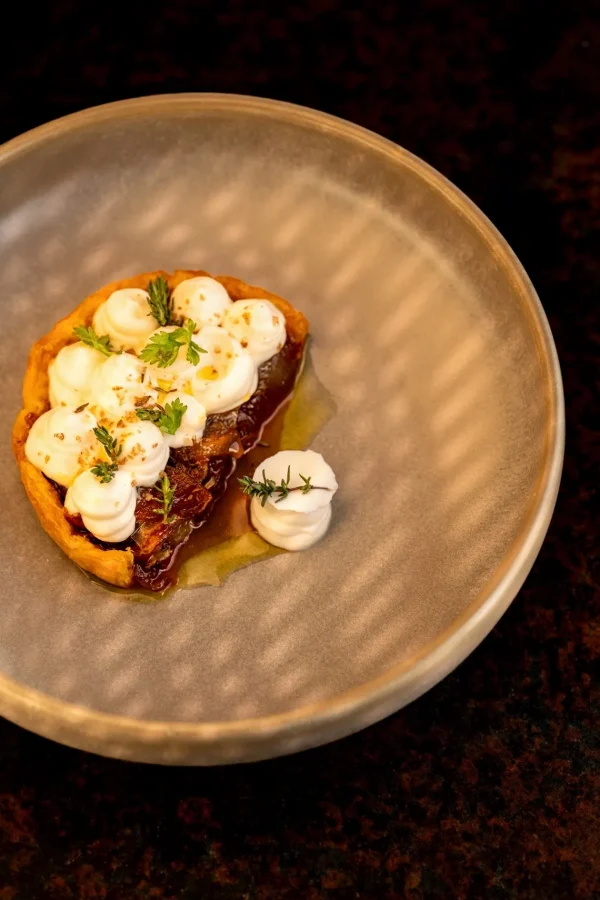 Fusion Kitchen - Greece meets France | Tarte Tatin with whipped Feta