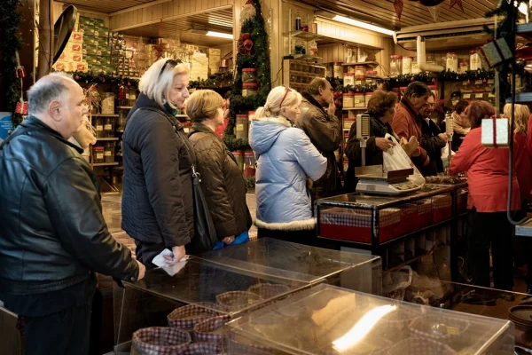 Waiting for their grocery | Culinary Backstreets Athens