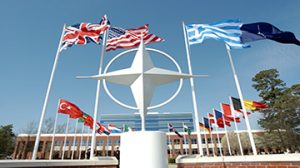 Den græske delegation til NATO læser greekcorruption.dk