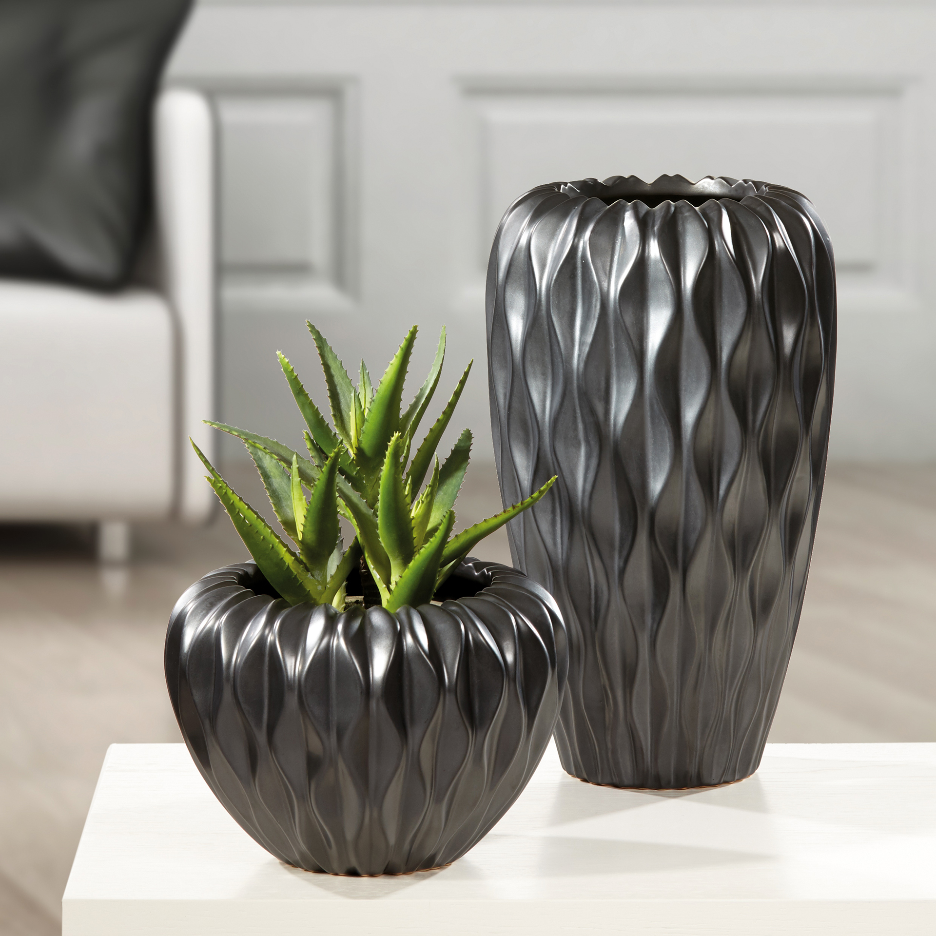 Baku - Vase und Kübel in Graphit