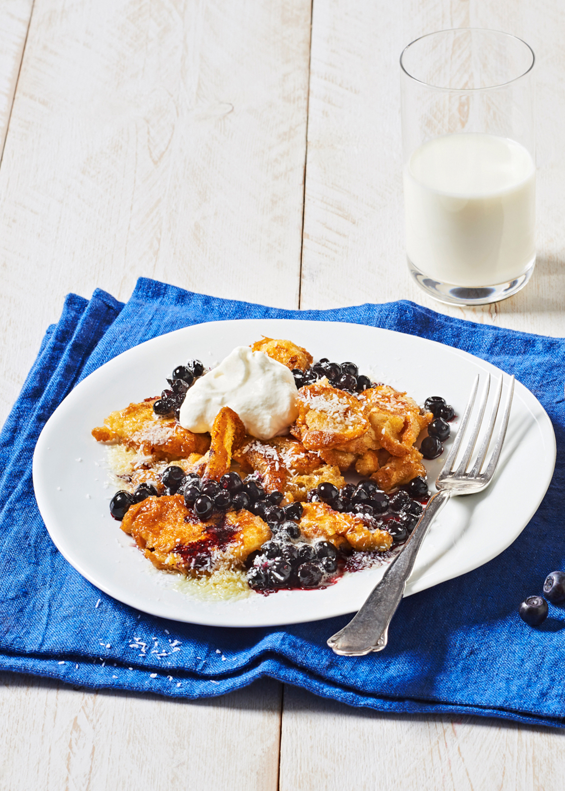 So lecker kann Resteverwertung sein: Semmelschmarrn mit Blaubeeren