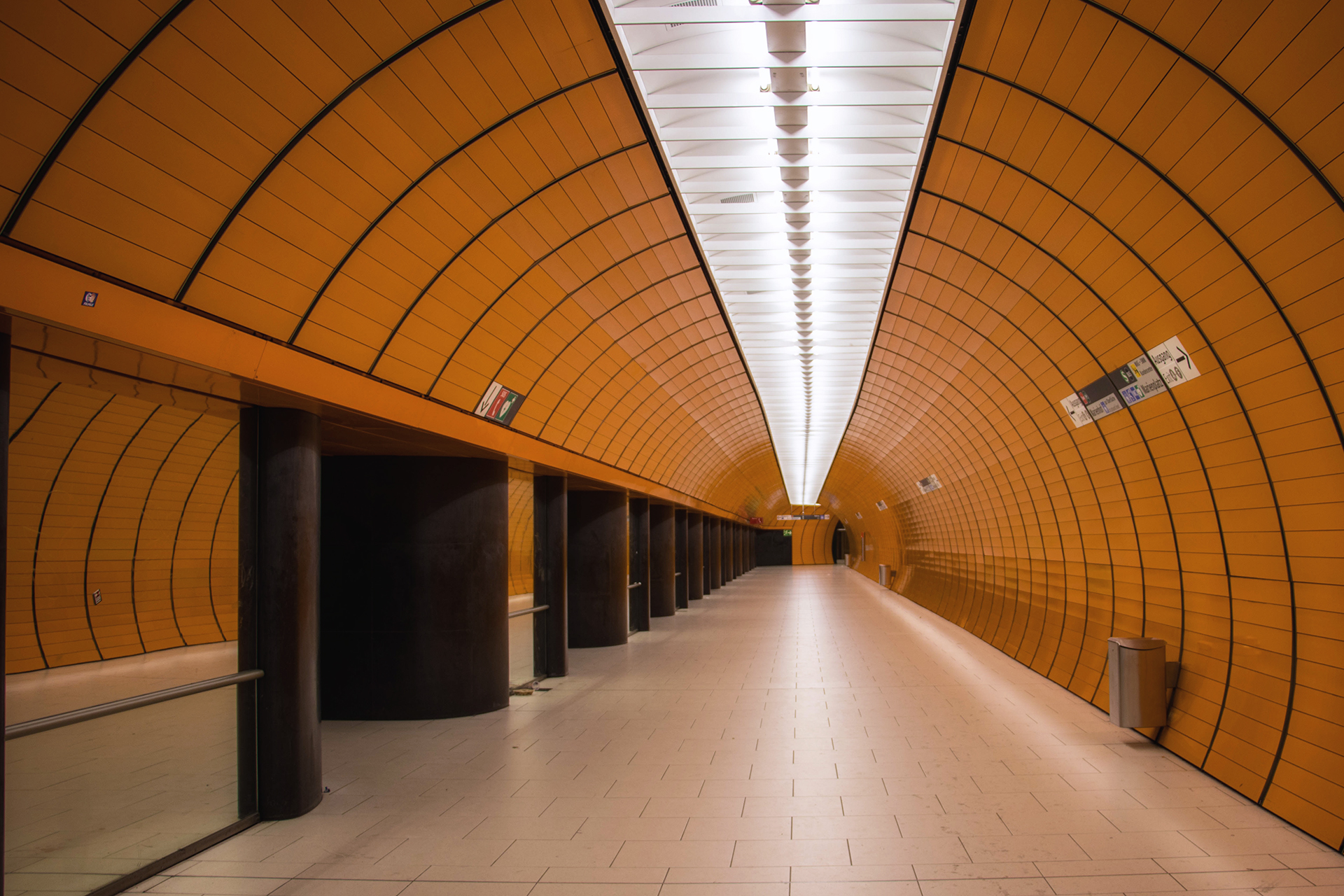 So menschenleer haben wir den Bahnhof Marienplatz nur selten erlebt ...