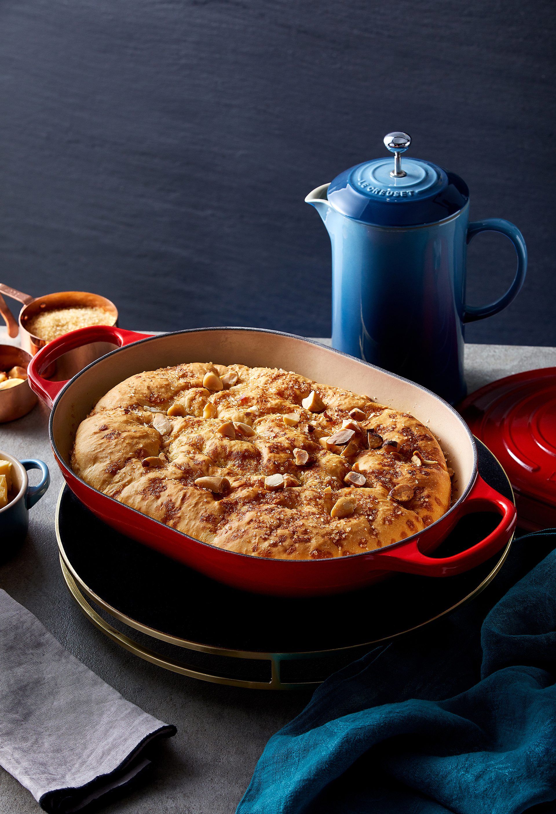 Genuss an kühlen Herbsttagen: Focaccia mit Zimt-Nuss-Kruste