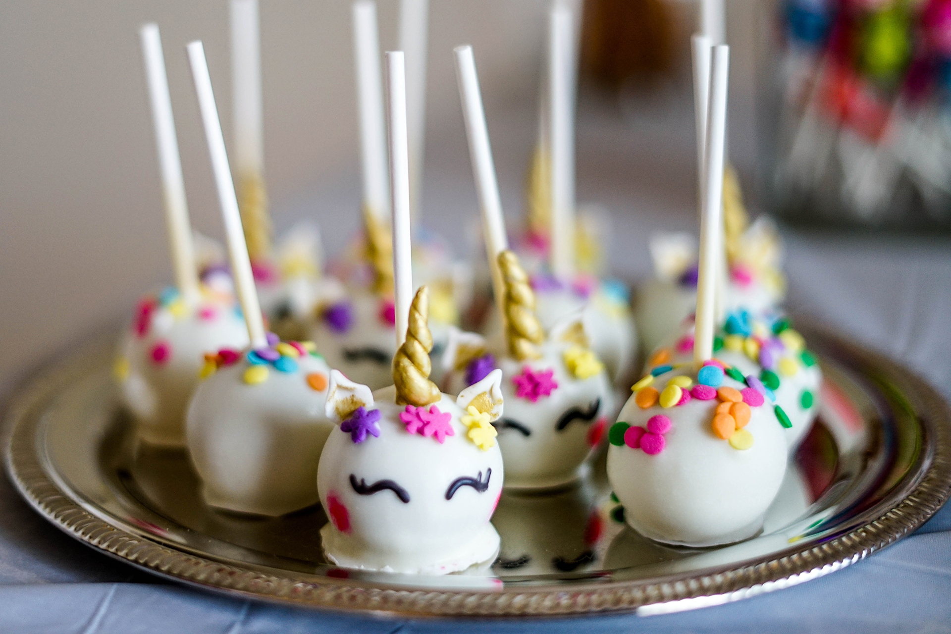 Vegane Cake Pops im Einhorn-Look