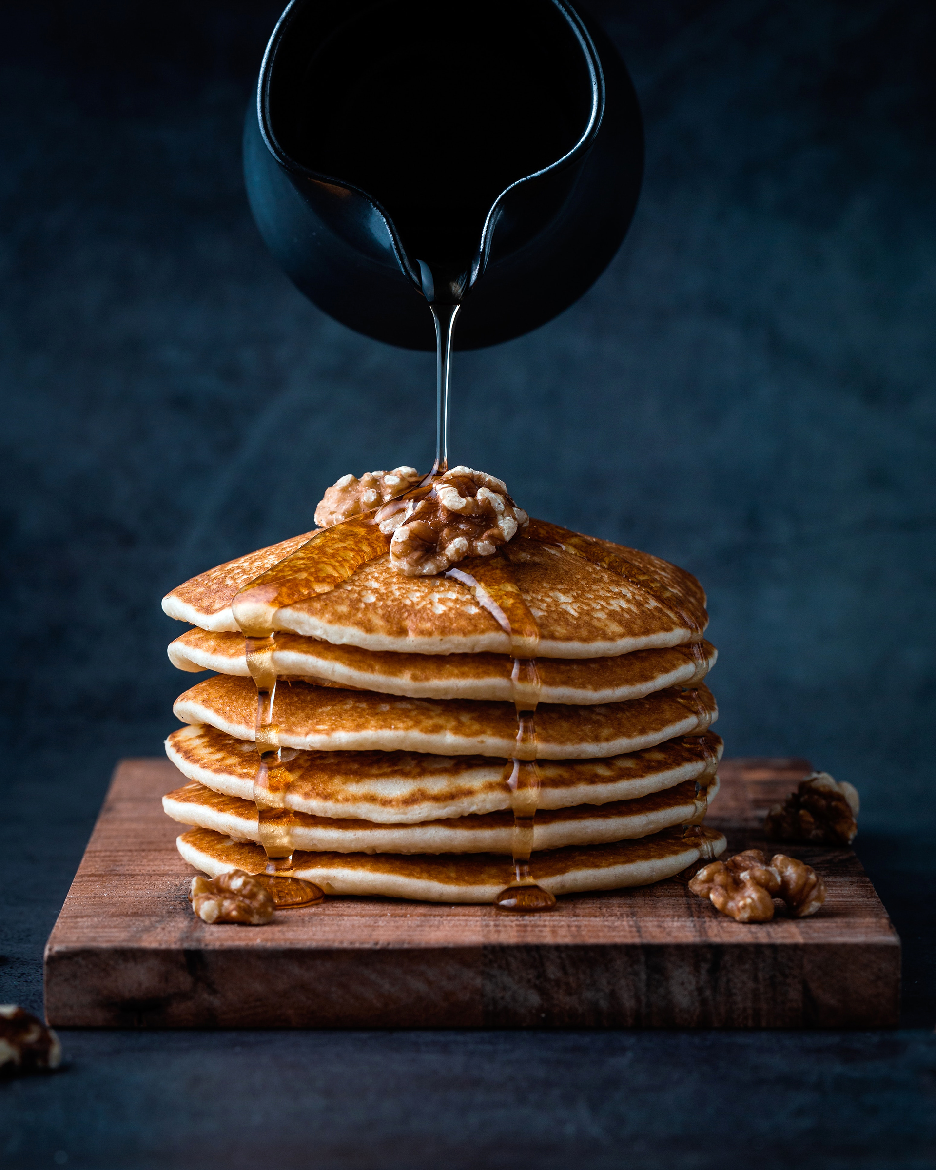 Lecker zum Frühstück oder Brunch: Pancakes mit Honig und Walnüssen