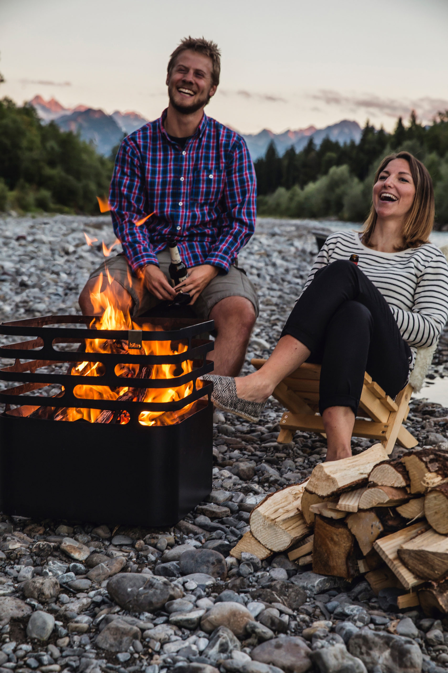 Grillen am Fluss