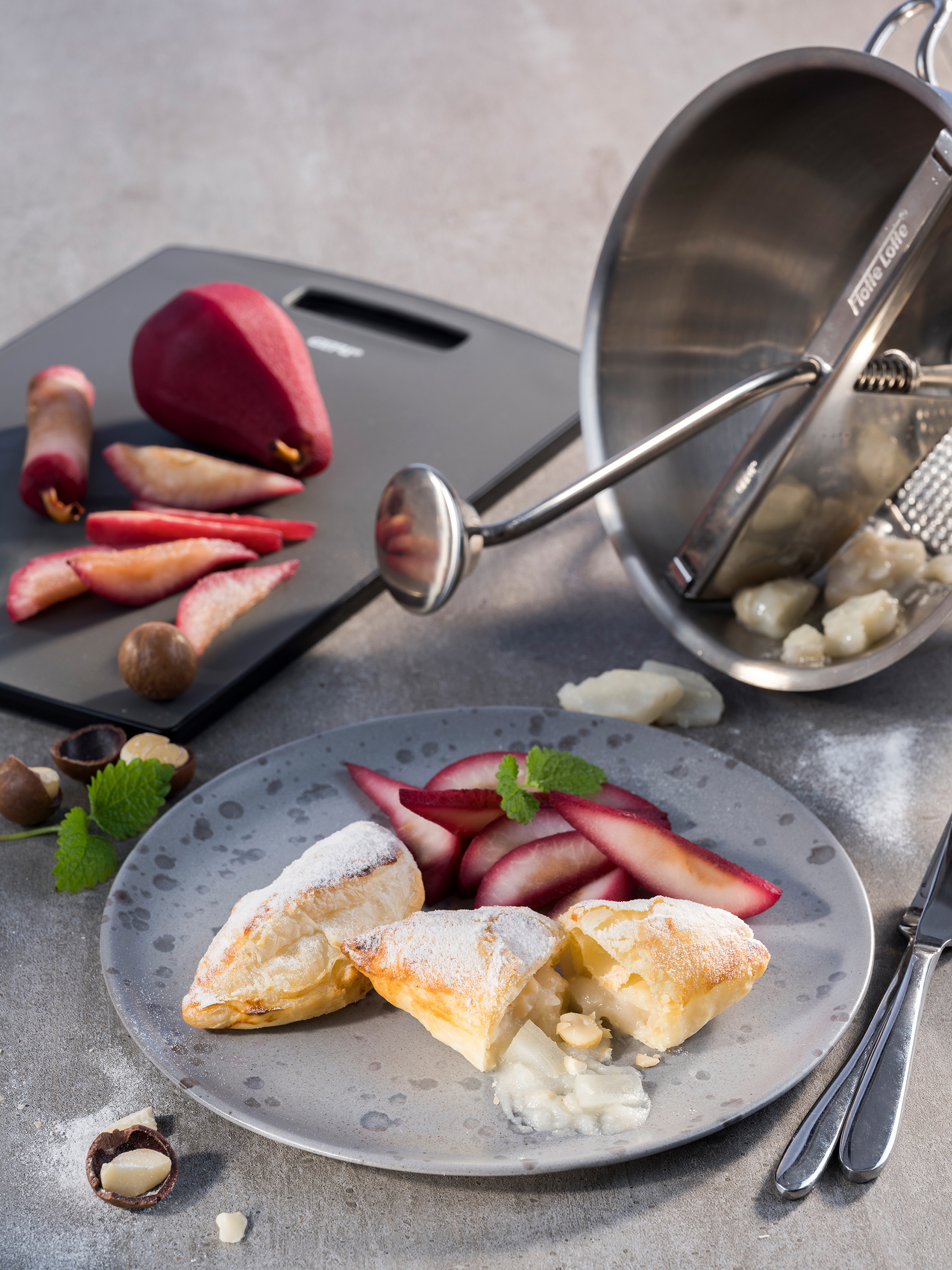 Blätterteigtaschen mit Birnen-Macadamia-Füllung