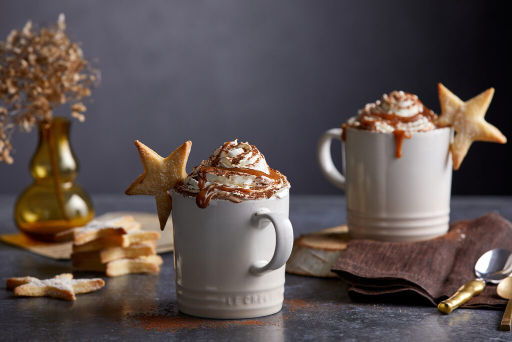 Heiße Schokolade mit Shortbread-Sternen