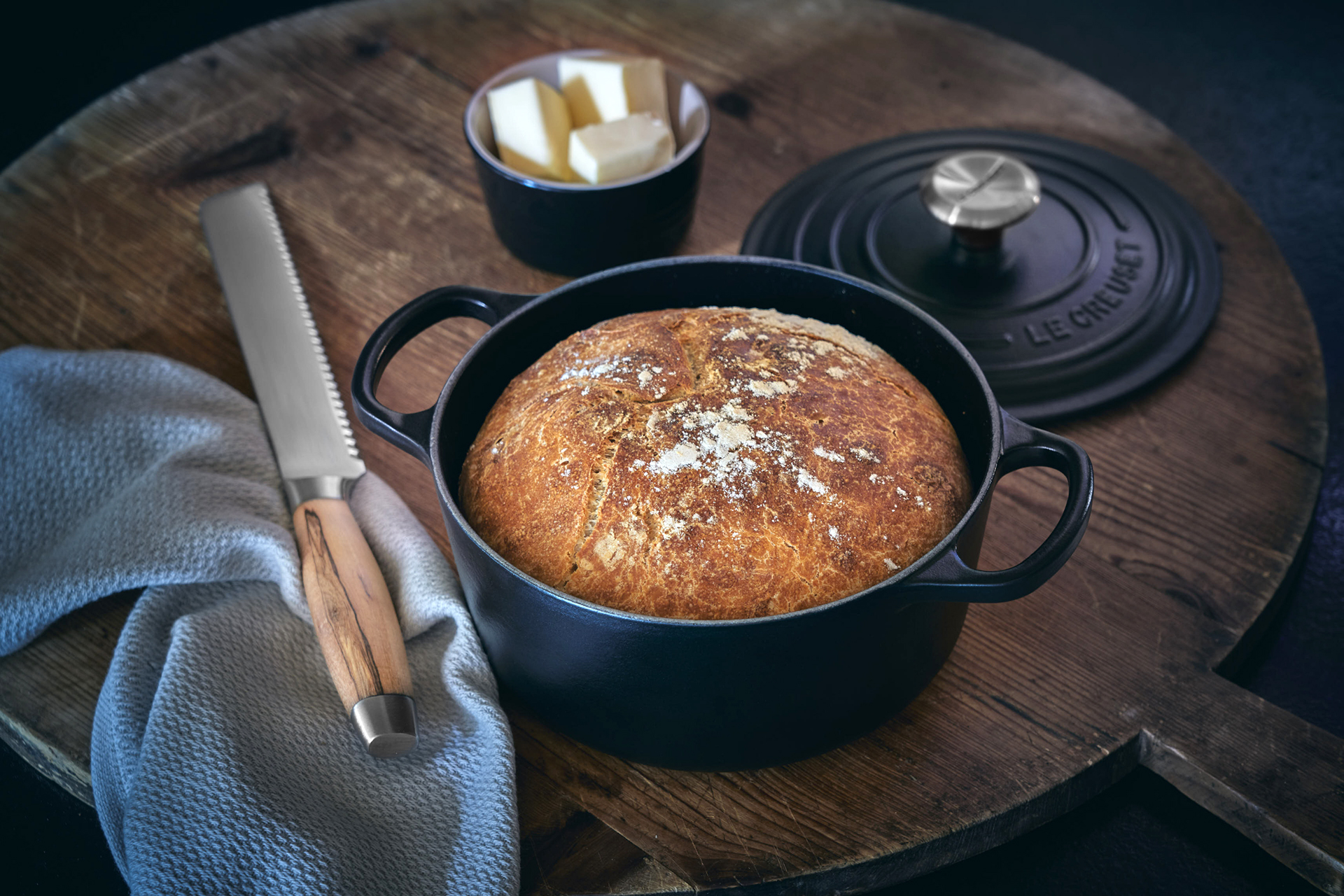 Knuspriges Bauernbrot im gusseisernen Bräter von Le Creuset