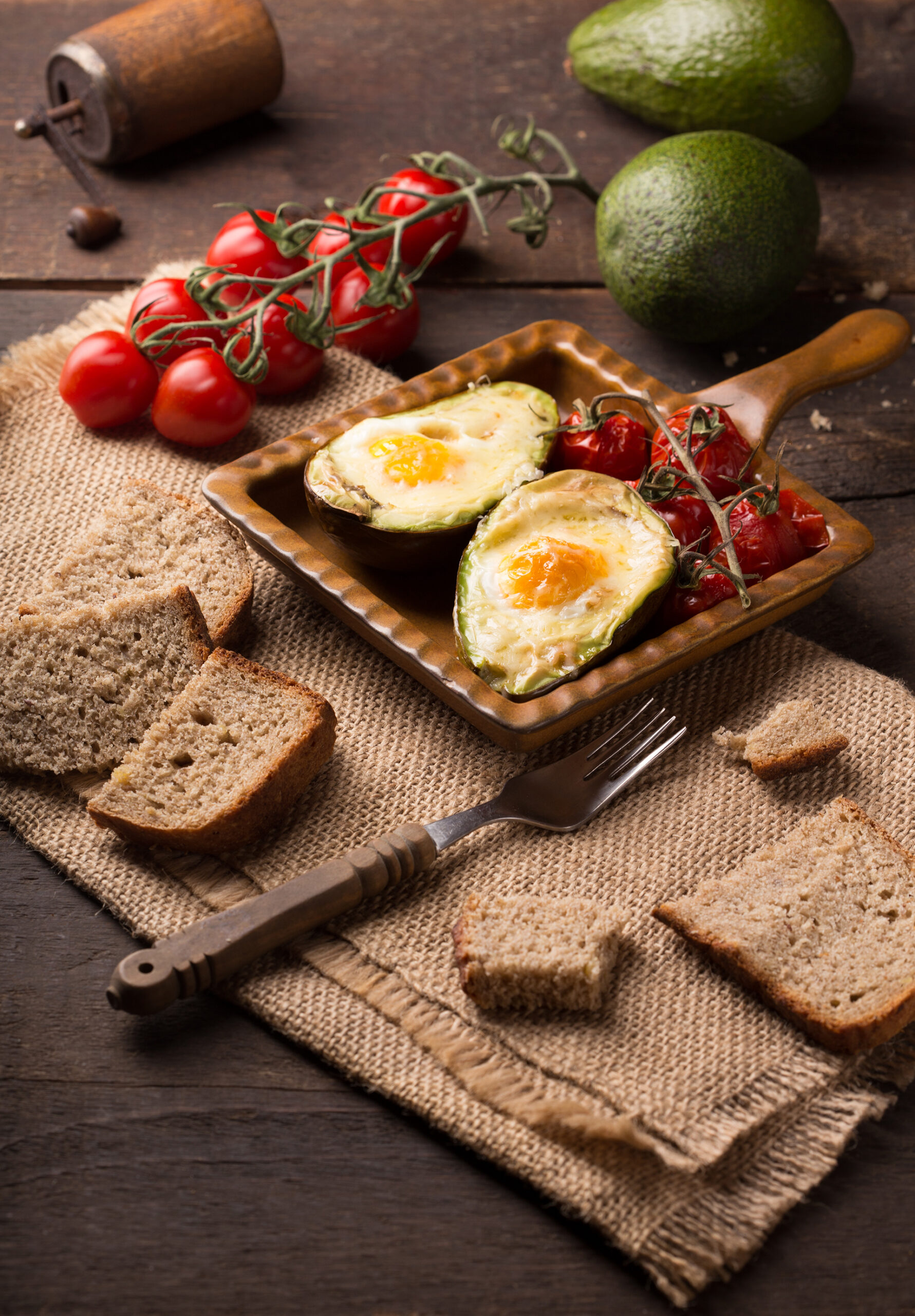 Spiegelei trifft Avocado: Power-Frühstück für Faulenzer