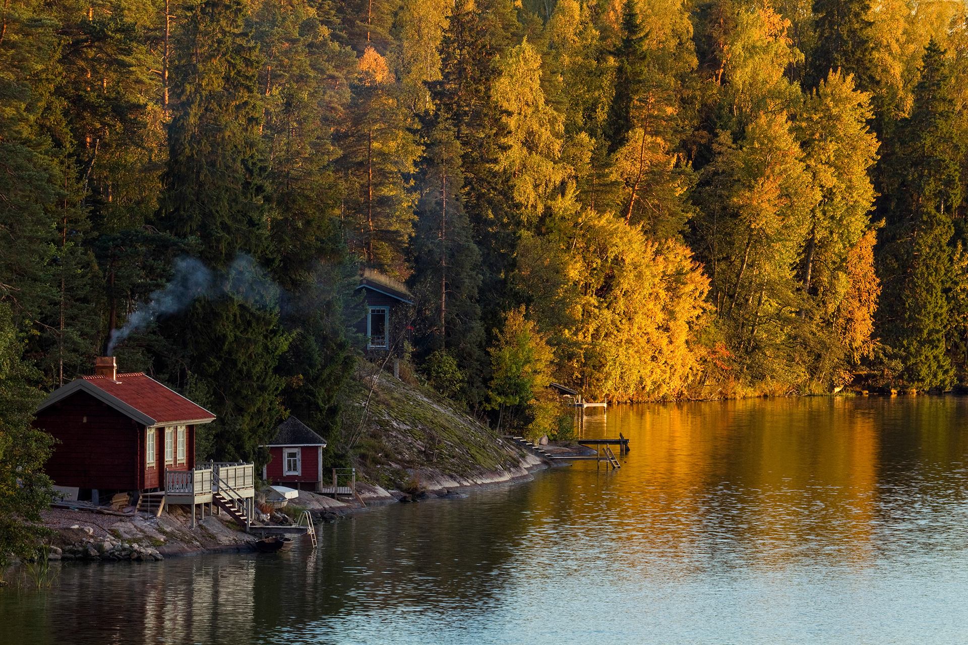 Sauna in finnischer Waldlandschaft