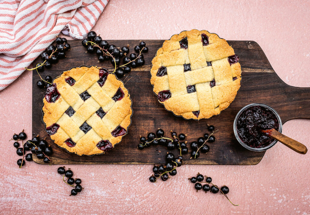 Crostata con cassis aus: Ti amo Roma: Italienische Rezepte und Geschichten aus der Ewigen Stadt