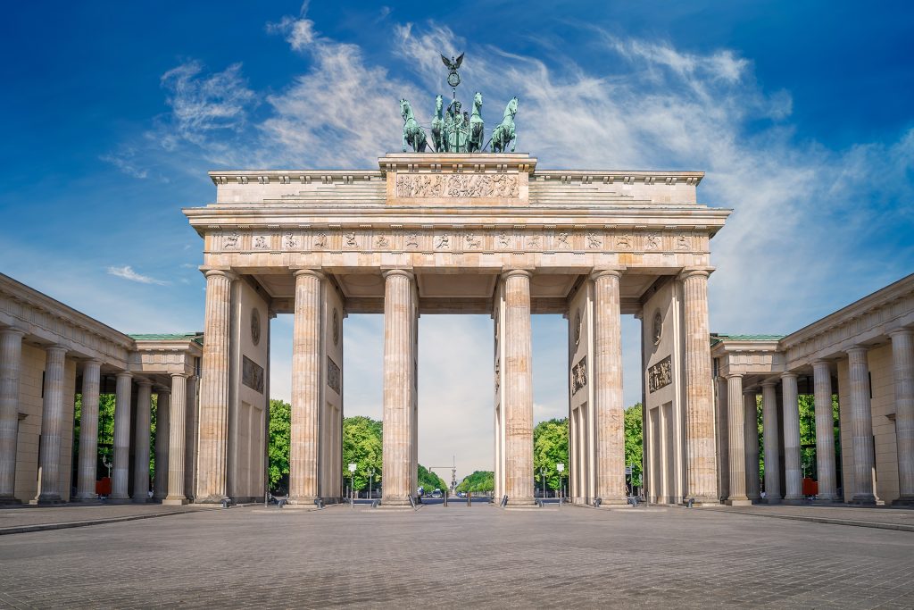 Gedanken über die »Letzte Generation« – Letzte Generation besprüht Brandenburger Tor mit Farbe