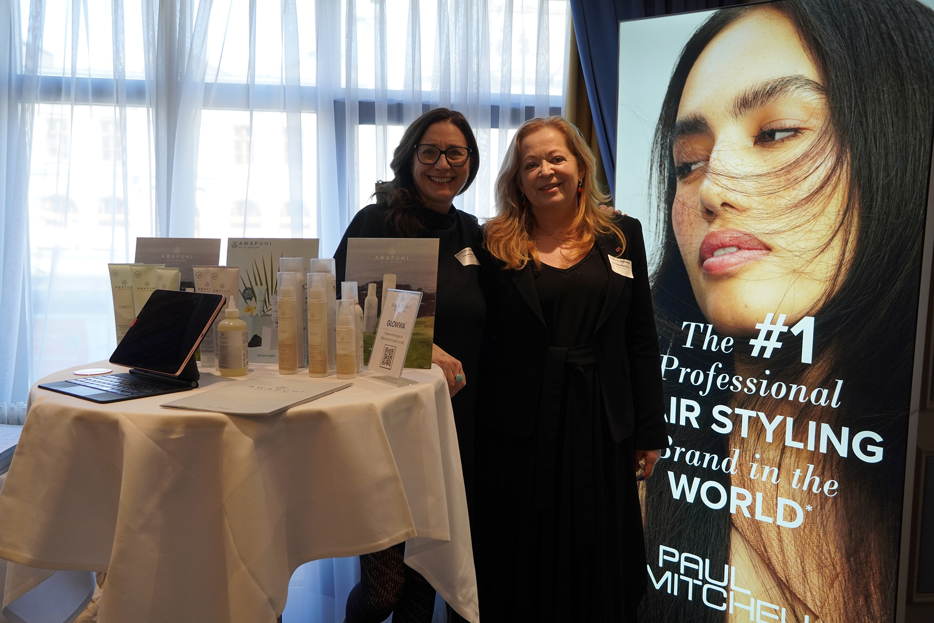 Claudia Marson und Doris Merz Nardone präsentierten Produktschmankerl von Paul Mitchell und GLOWWA HAIR FOOD