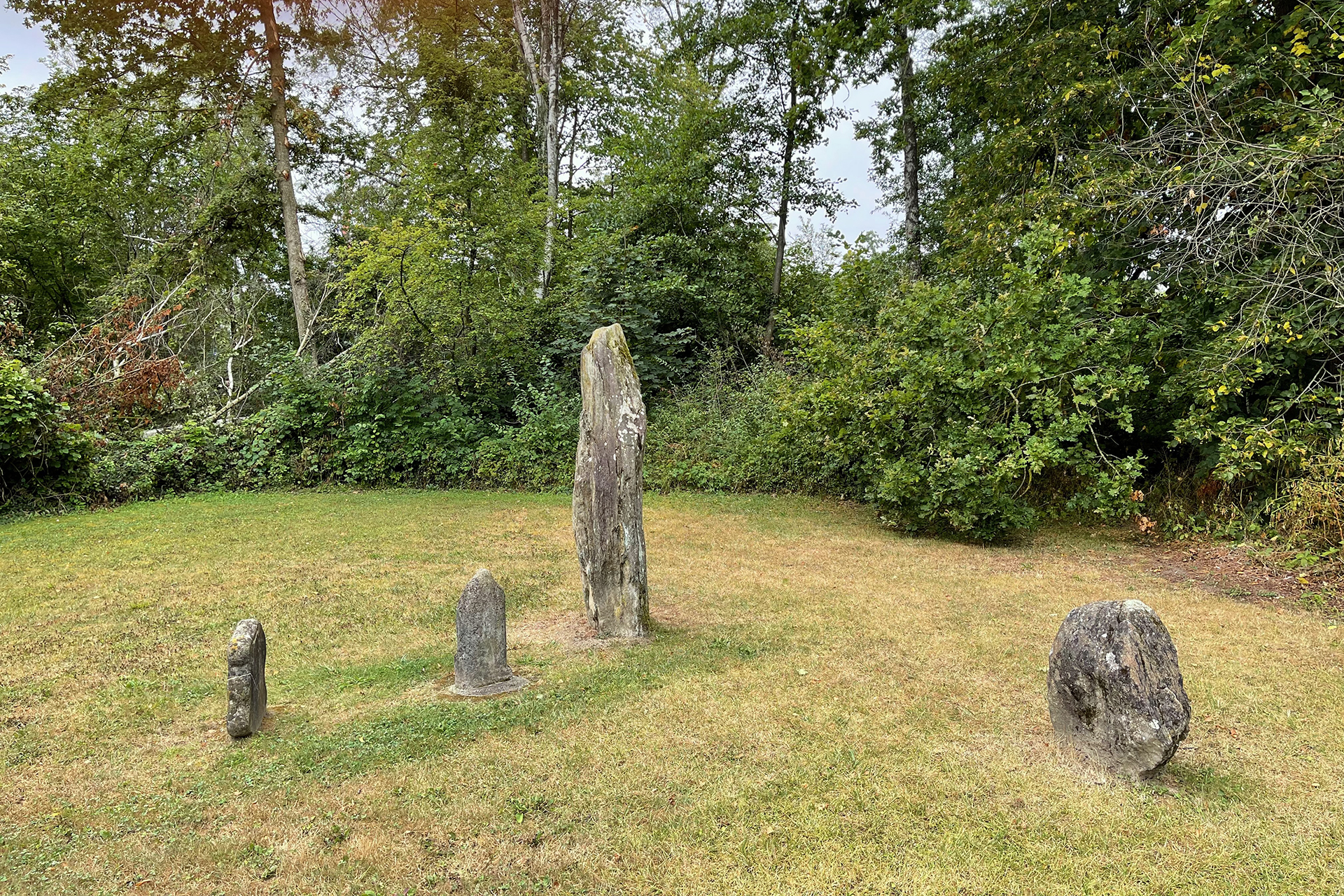 Eine höhere Ordnung oder ein Megalith, der seine steinernen Schüler unterrichtet?