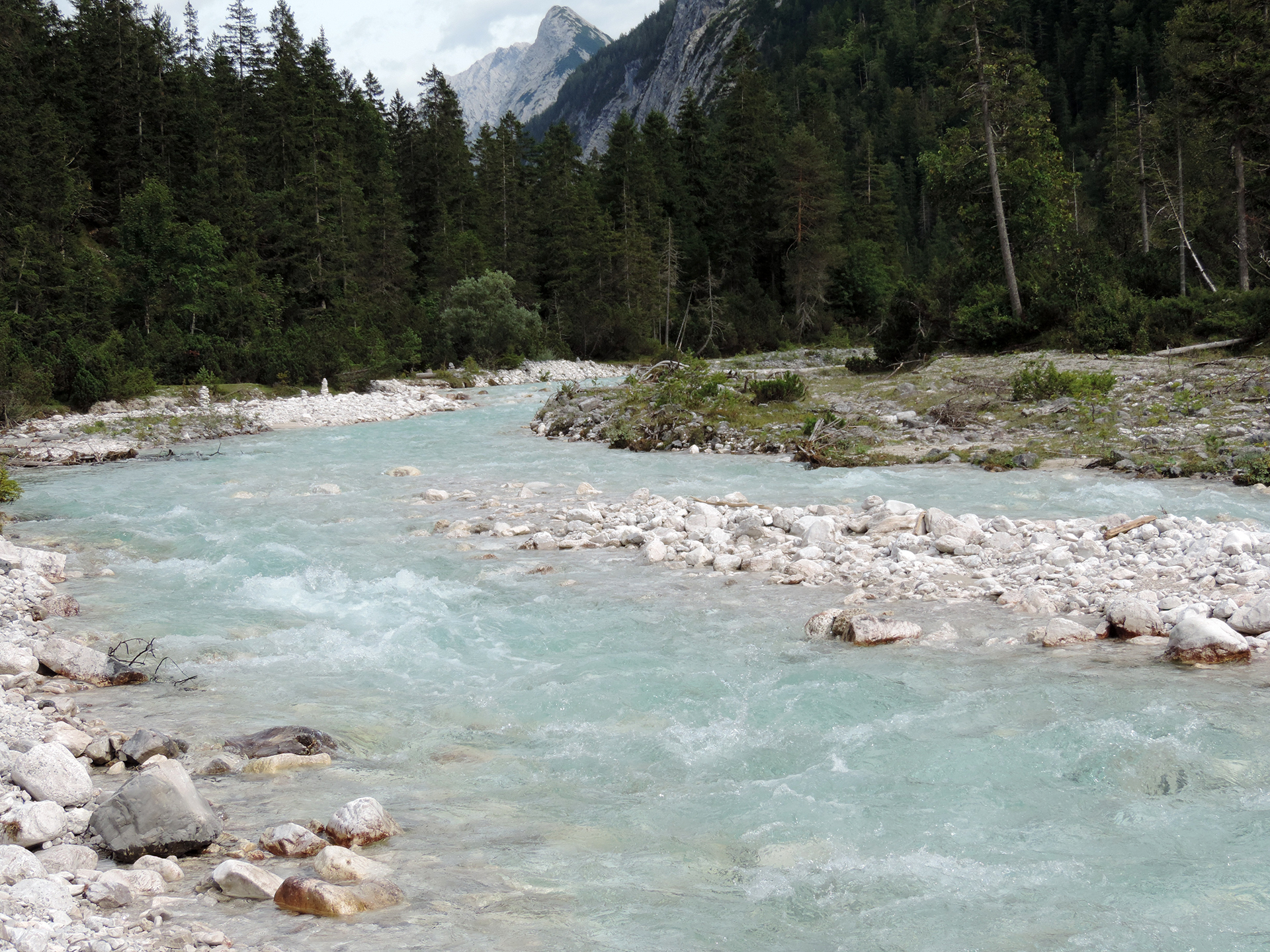 Naturschutz- und Landschaftsschutzgebiete im Karwendel müssen bewahrt werden. Dazu gehört auch das Flusstal, in dem die Isar entspringt.