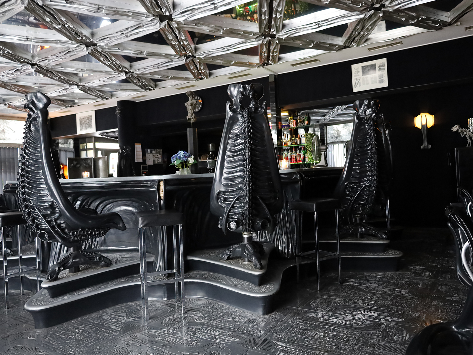 Willkommen in der H. R. Giger Bar!