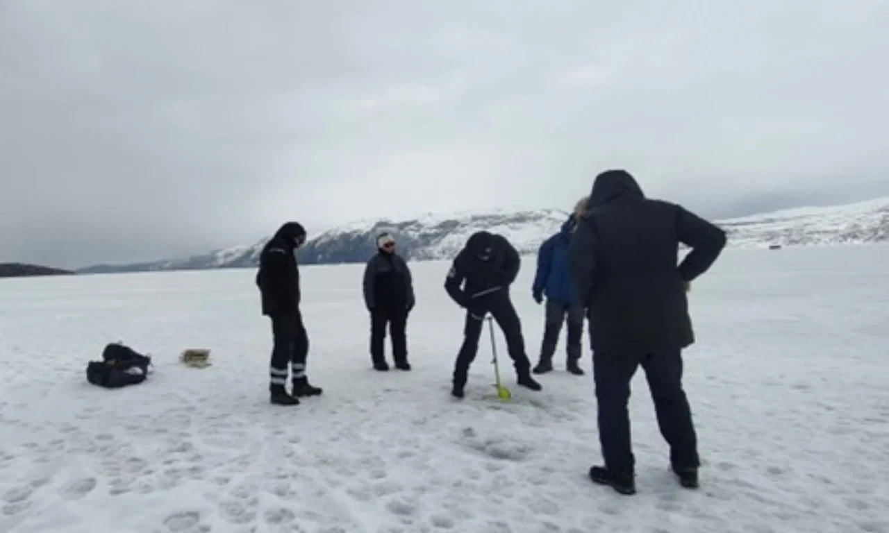 Read more about the article May 11-12: Waiting in Kangerlussuaq