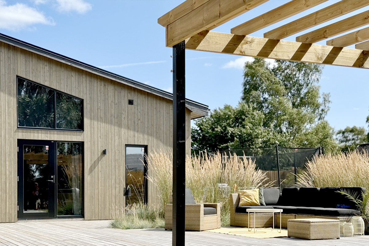 STRANDHUS_VILLA_PERGOLA_BEACHVILLA_PANORAMAFÖNSTER_PULPETTAK_4