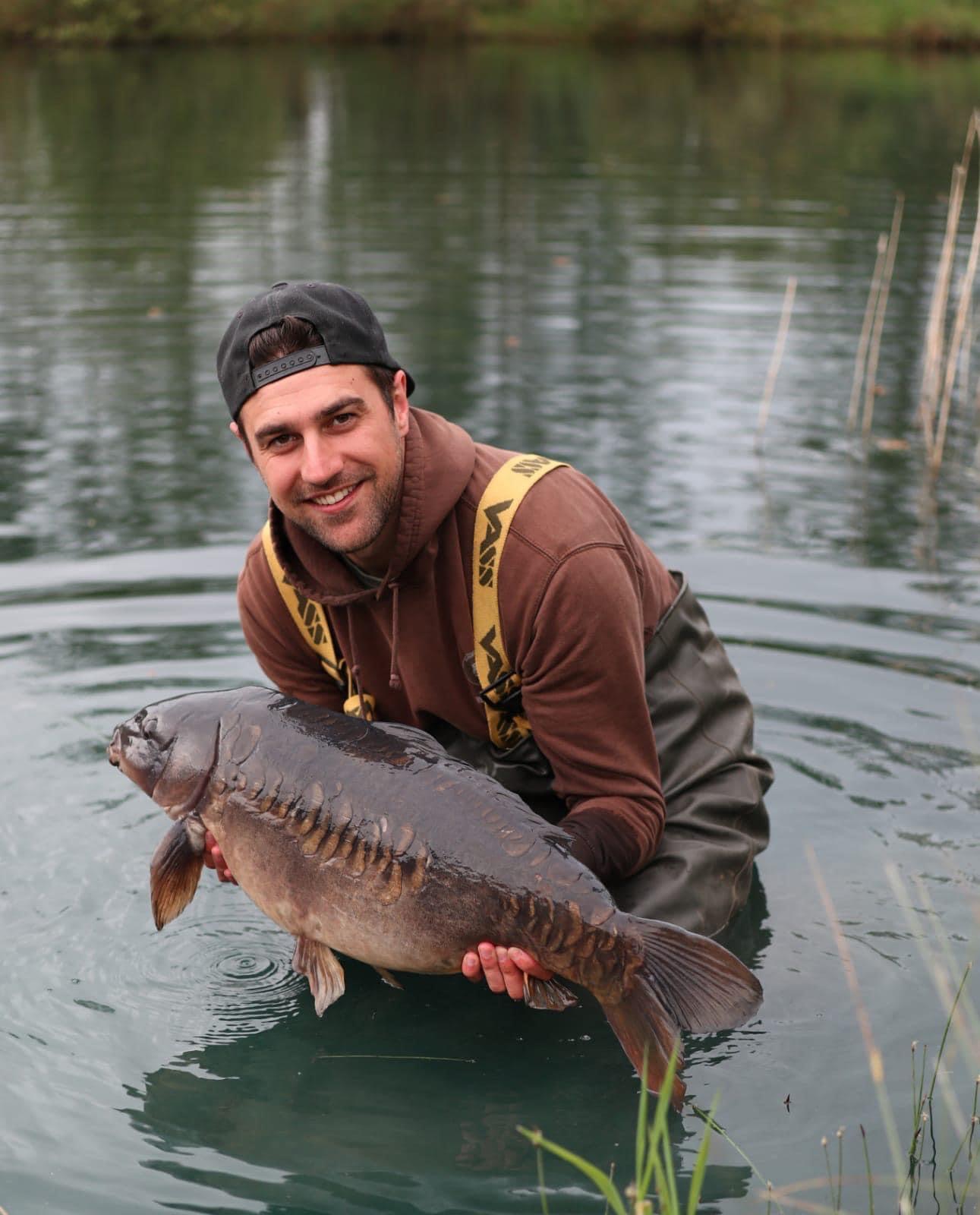 fish being caught at Grendon Lakes