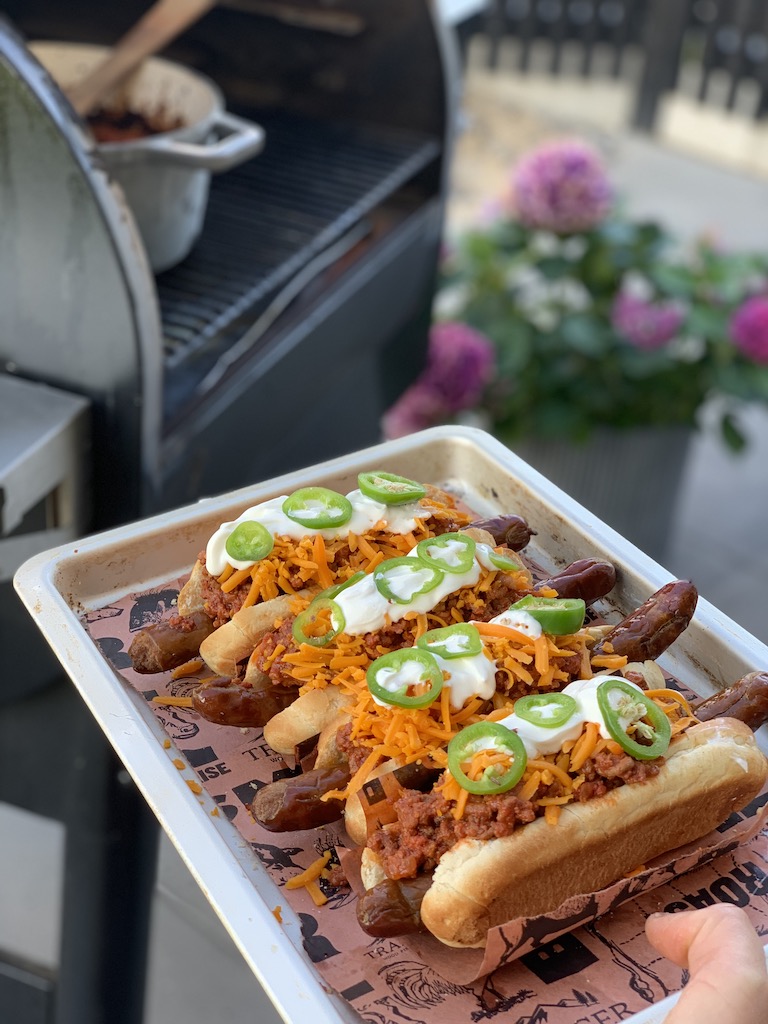 Bacon chili hotdogs – med ekstra kød