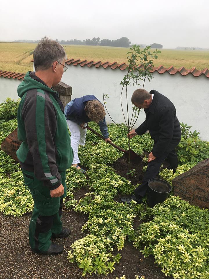 Plant Håb i Lille Fuglede Kirke