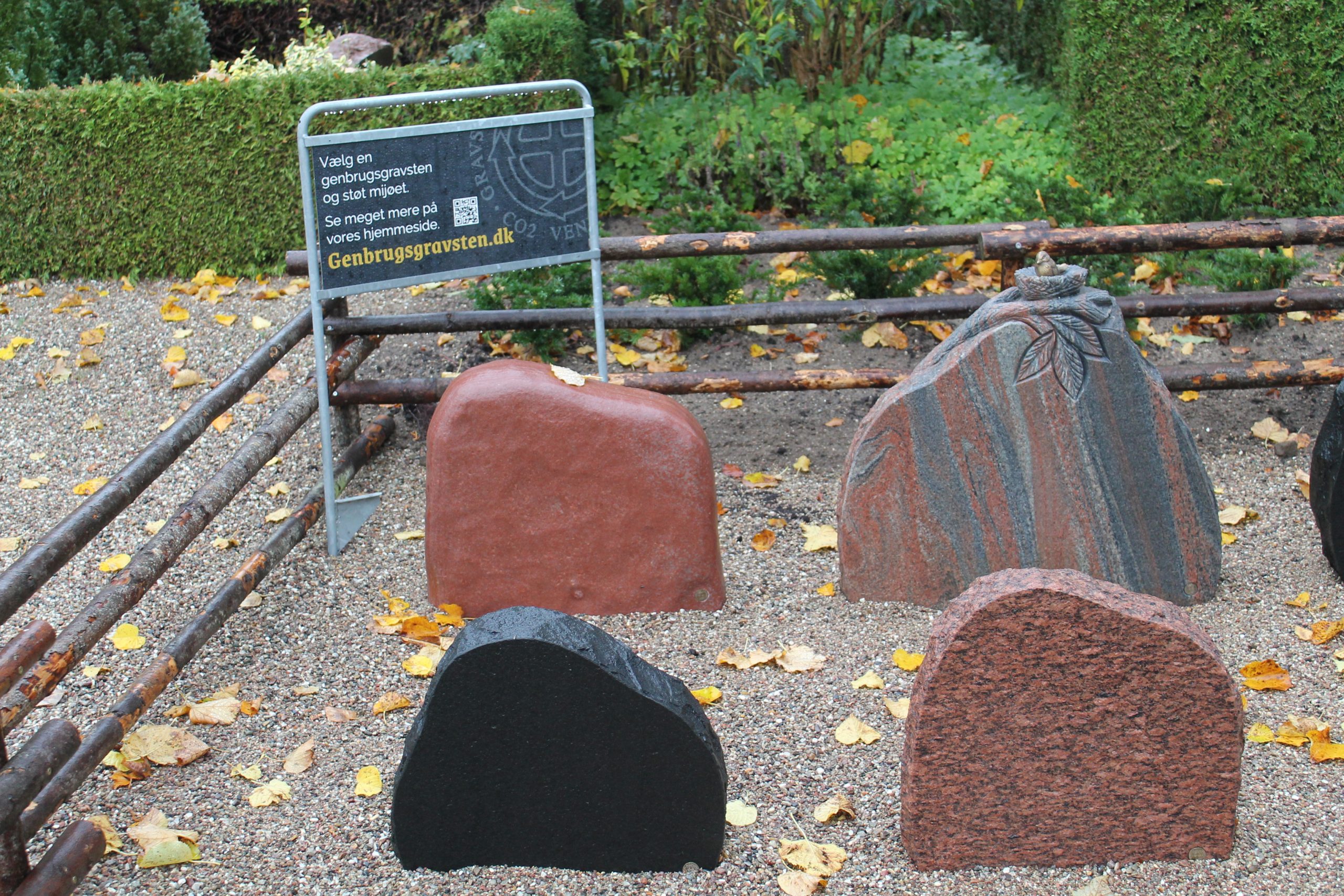Udstilling af genbrugsgravsten på Herlufsholms kirkegård