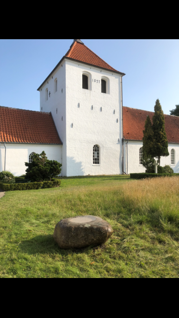 Østrup kirkegård, langt græs