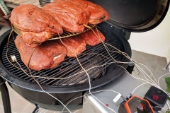 Weber Summit Charcoal mit Schweinenacken