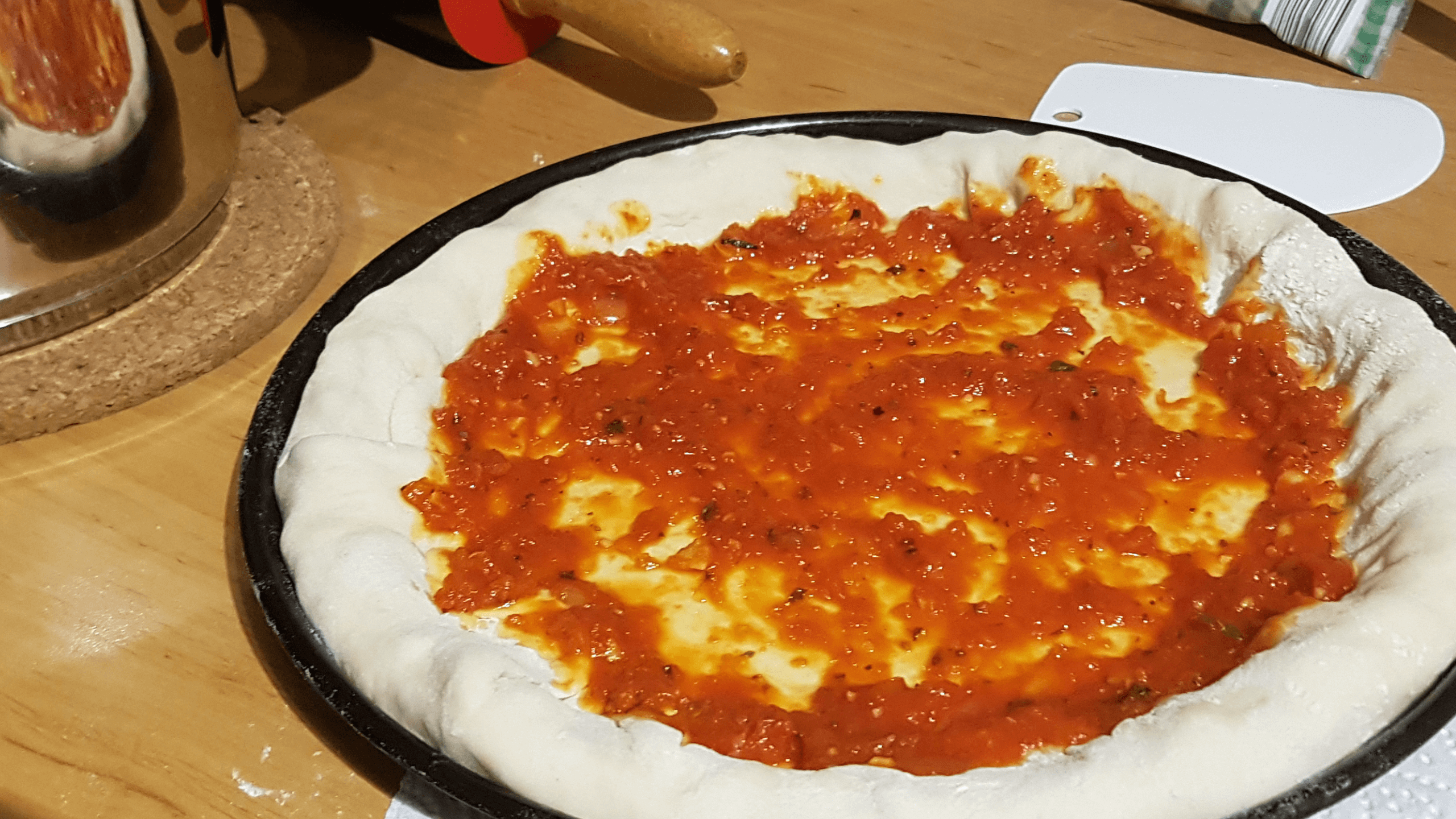 Pizzarohling mit Sauce