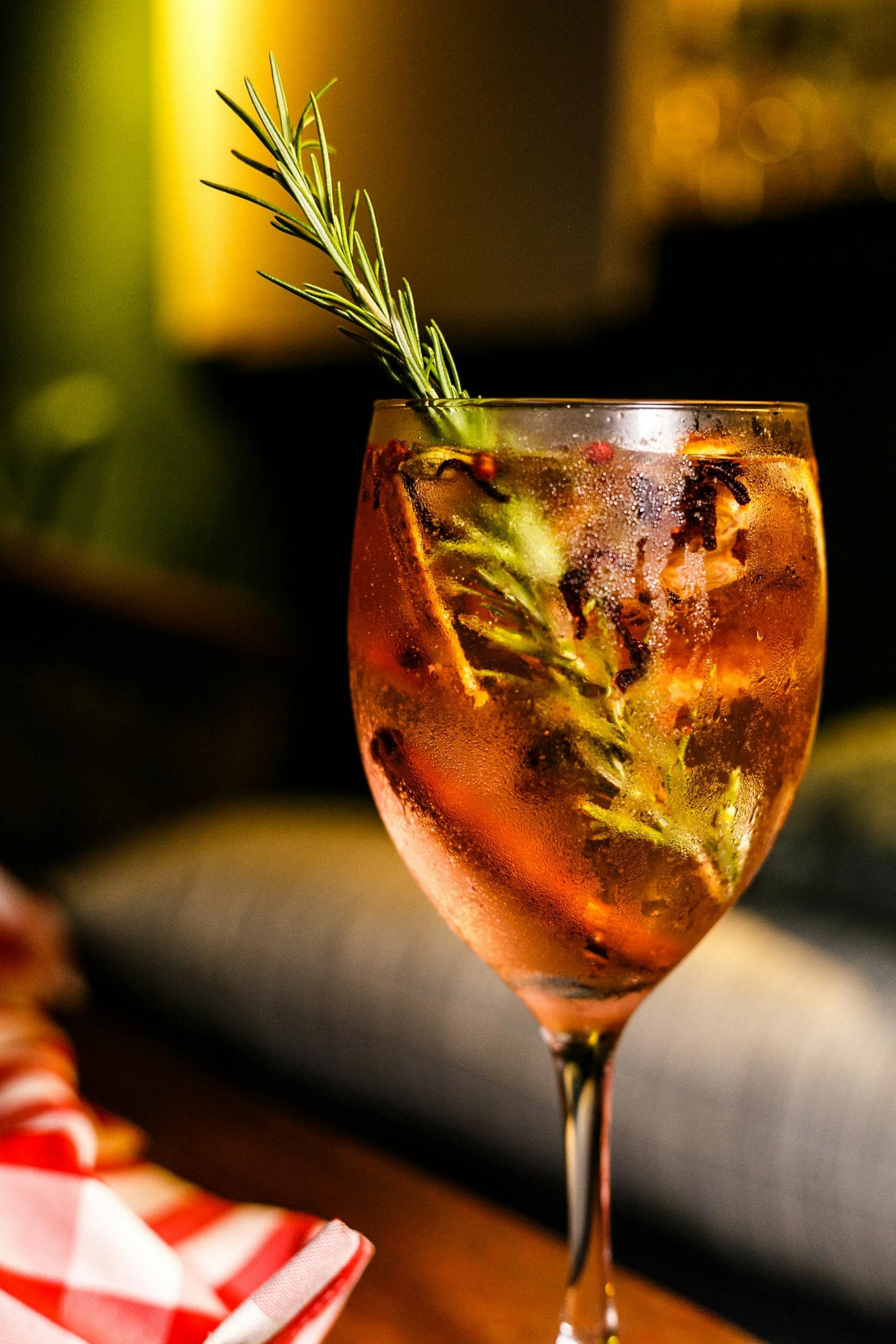 Höstig Aperol Spritz Höstig Aperol Spritz - Aperol Spritz med kanel