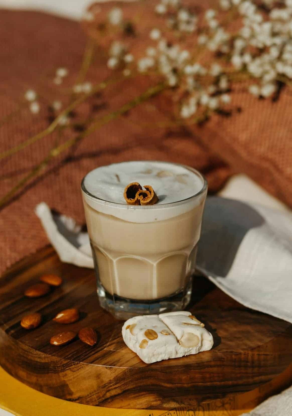 Vanilla White Russian Vanilla White Russian drink med grädde och vaniljvodka
