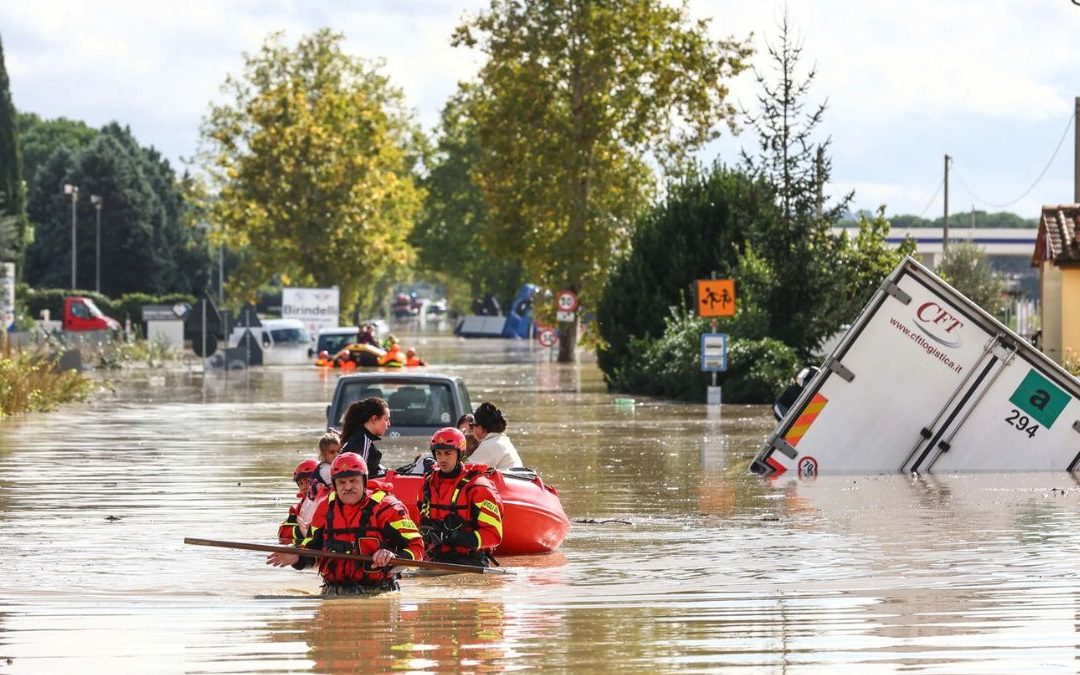 Toscana, esonda il fiume Elsa: 70 persone evacuate, chiuse le strade