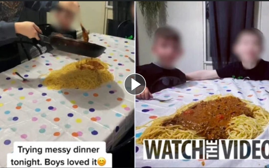 Mamma australiana adotta la “cena disordinata”: niente piatti, si mangia direttamente dalla tavola