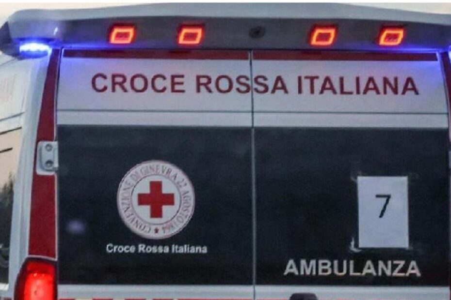 Gravissimo incidente, auto travolge nonna e nipote di 2 anni: la piccola è in condizioni disperate