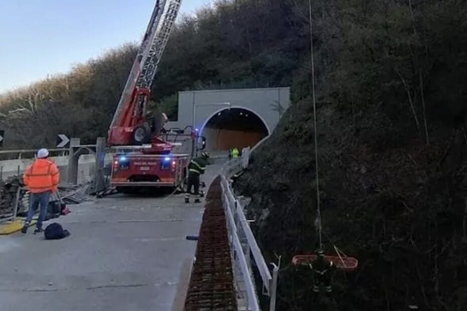 Autostrada chiusa per chilometri, morto un operaio durante lavori di manutenzione