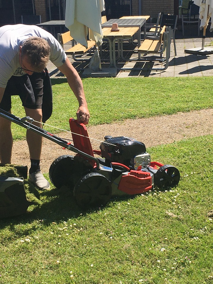 Græsset trænger jo tit til en omgang - Håb