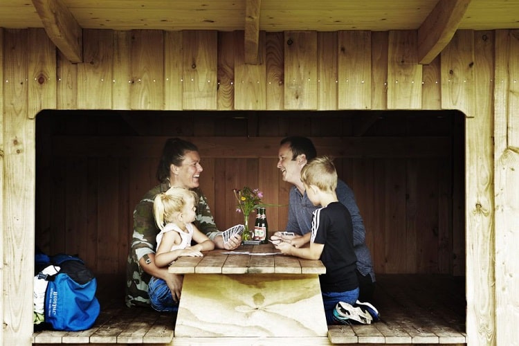 Familie på 4 i en shelter