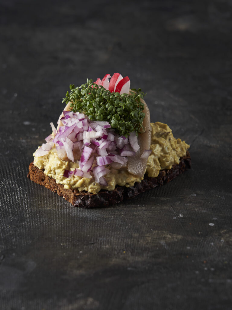 Æggesalat og hvid sild