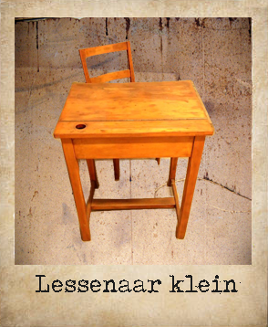 lessenaar klein met stoel