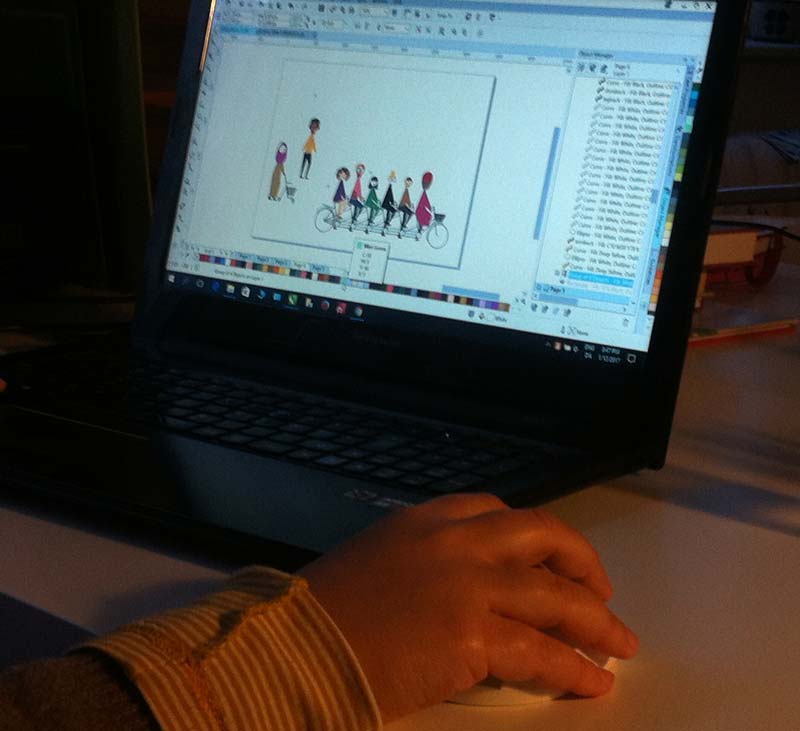 Seda working on the illustration on integration for Verdenskulturcentret