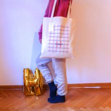 "Ekose" totebag in use