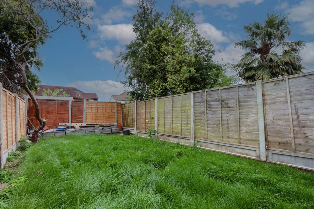 Long Green, Chigwell, IG7 Hammond And Smith